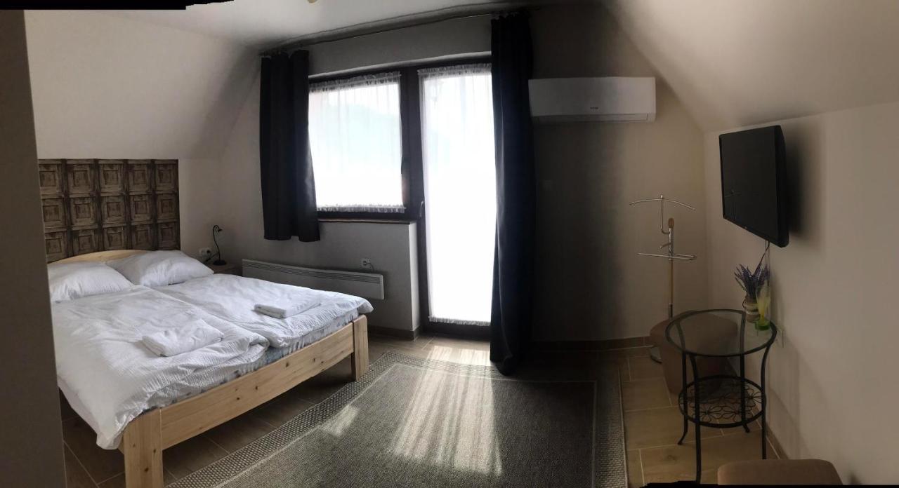 Berger Pince Es Vendeghaz Hotel Csaszartoltes Luaran gambar