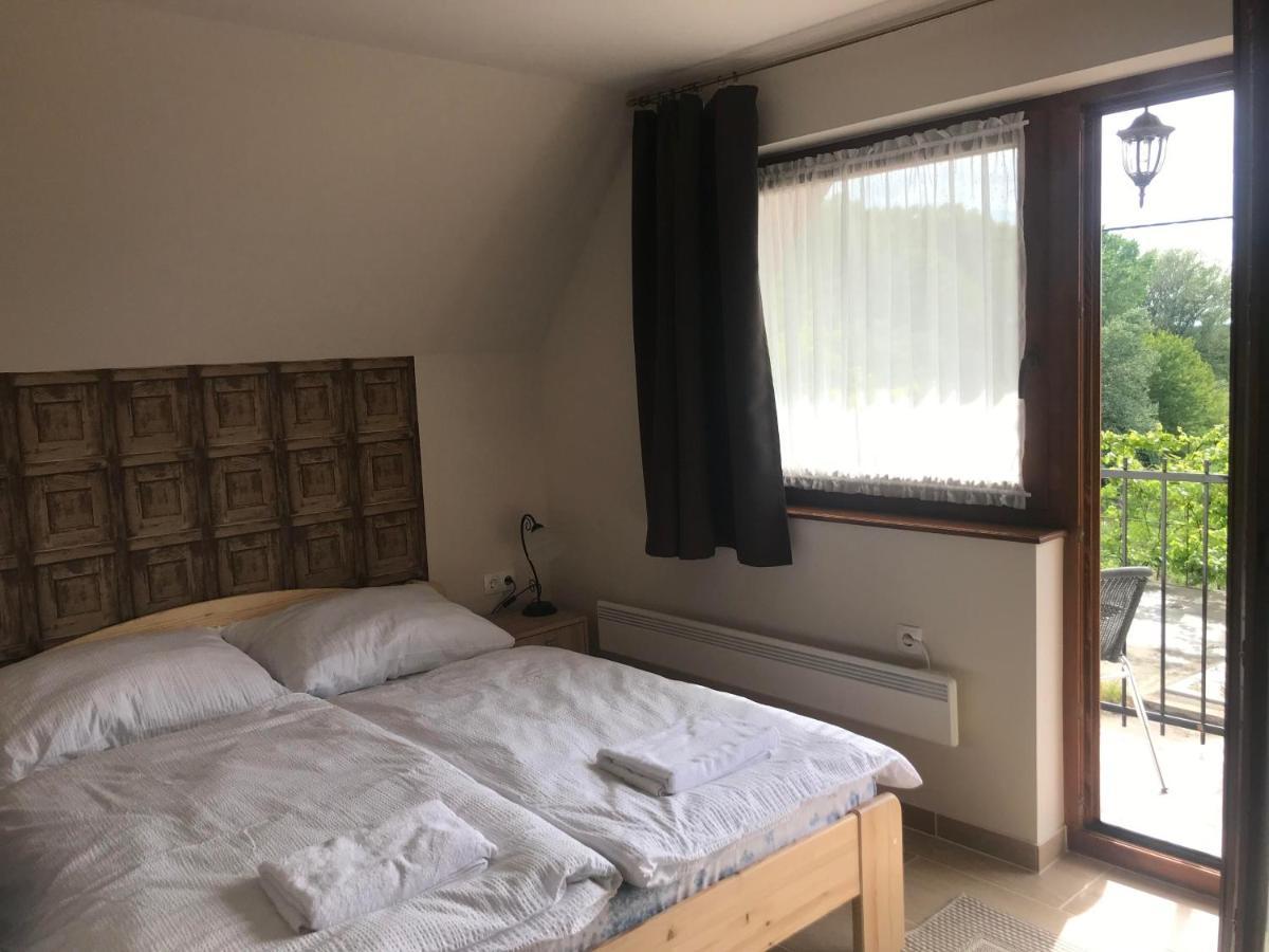 Berger Pince Es Vendeghaz Hotel Csaszartoltes Luaran gambar
