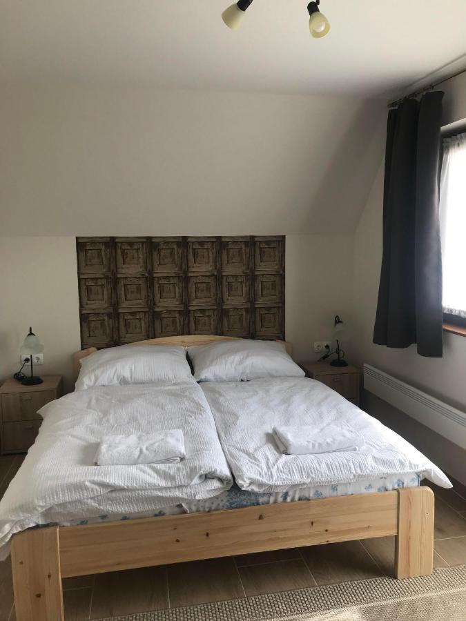 Berger Pince Es Vendeghaz Hotel Csaszartoltes Luaran gambar