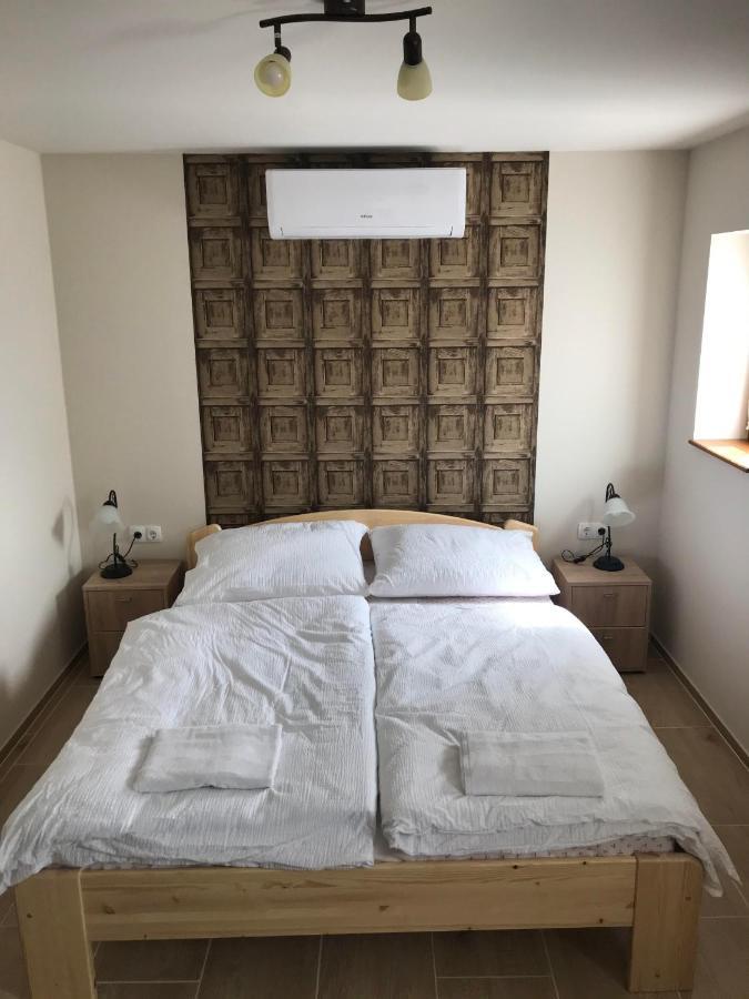 Berger Pince Es Vendeghaz Hotel Csaszartoltes Luaran gambar