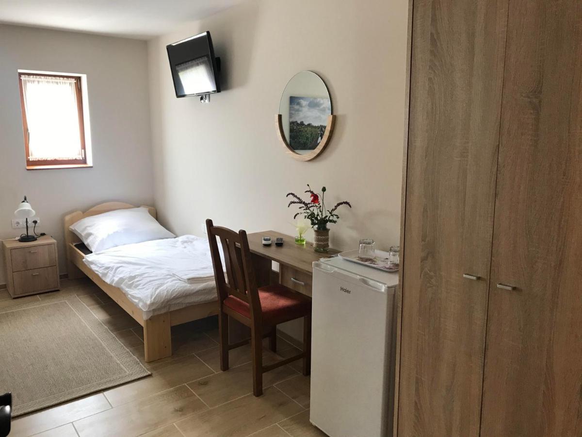 Berger Pince Es Vendeghaz Hotel Csaszartoltes Luaran gambar