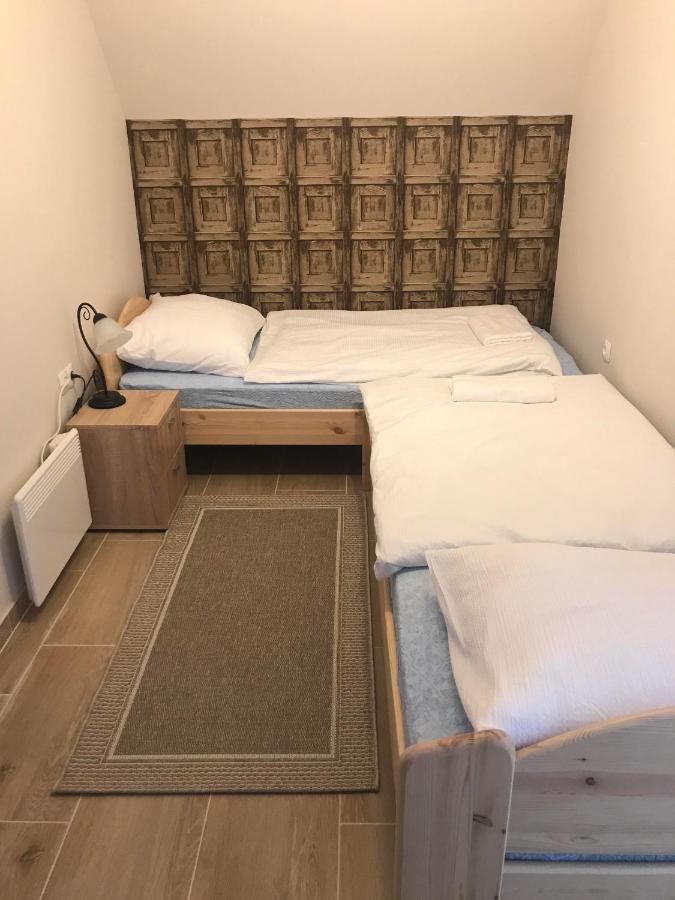 Berger Pince Es Vendeghaz Hotel Csaszartoltes Luaran gambar