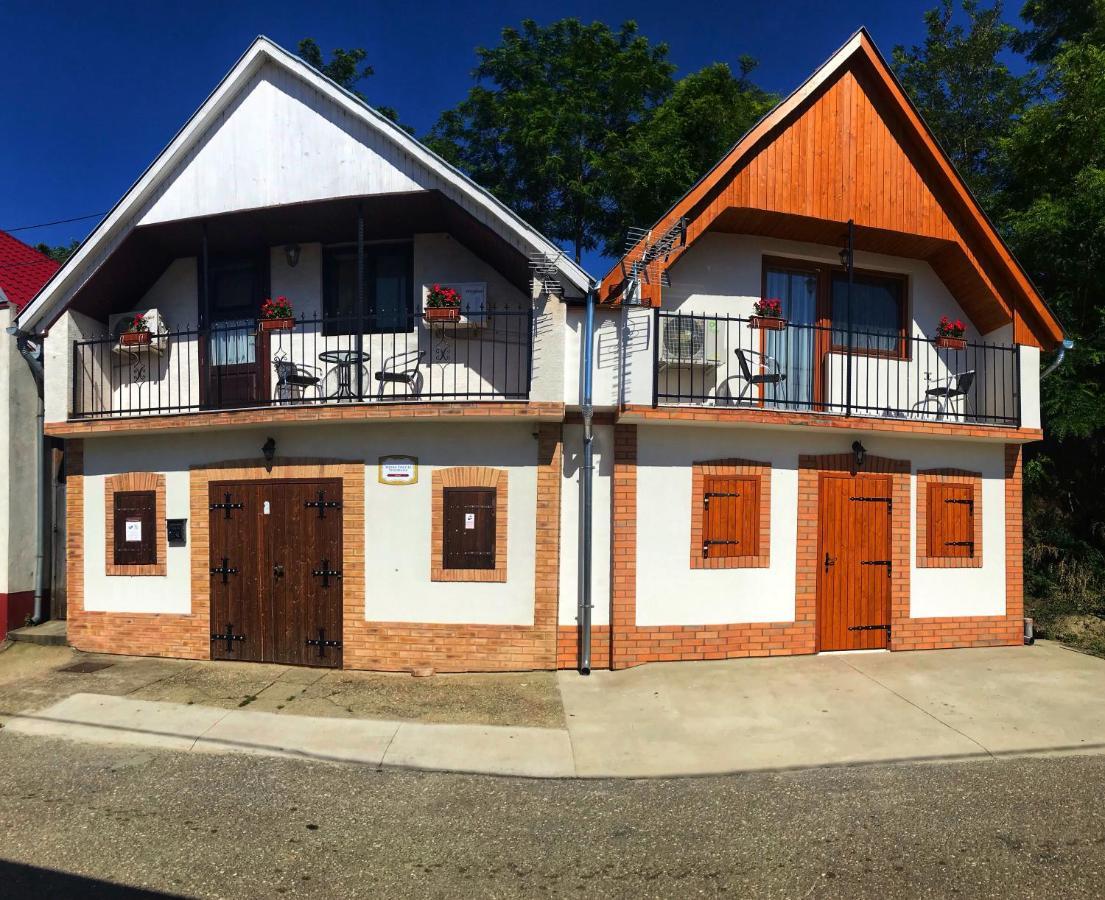 Berger Pince Es Vendeghaz Hotel Csaszartoltes Luaran gambar