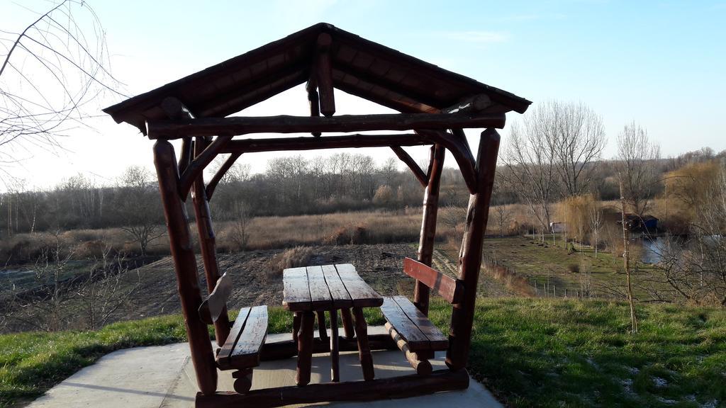Berger Pince Es Vendeghaz Hotel Csaszartoltes Luaran gambar