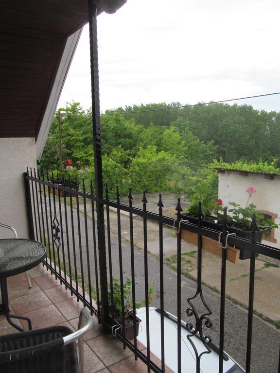 Berger Pince Es Vendeghaz Hotel Csaszartoltes Luaran gambar