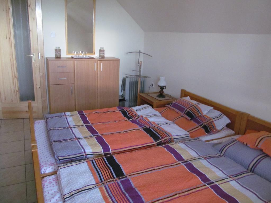 Berger Pince Es Vendeghaz Hotel Csaszartoltes Luaran gambar