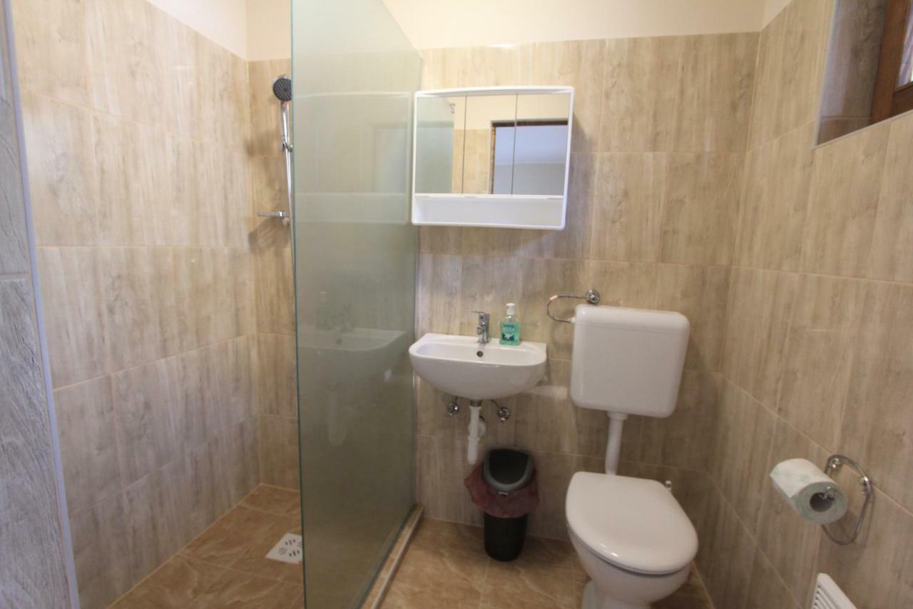 Berger Pince Es Vendeghaz Hotel Csaszartoltes Luaran gambar